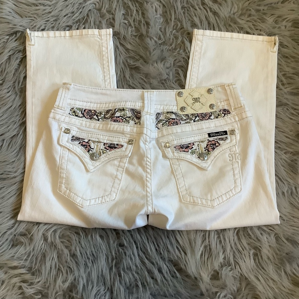 Miss Me White Capri/Crop Jeweled  Floral Jeans Size 30